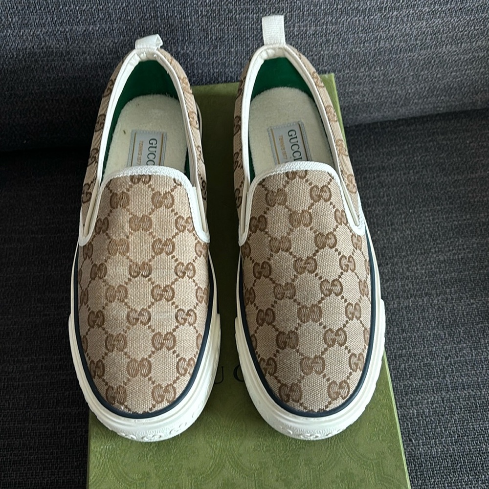 Gucci supreme men tennis sneakers (Authentic)